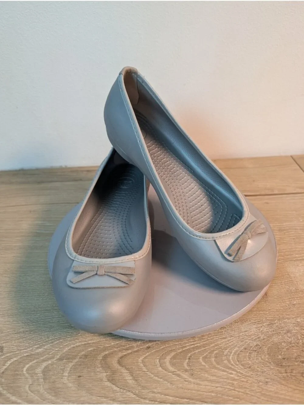 Women's CROCS Lily Bow Slip On Rubber Platform Flats Sz 10 Gray Silver